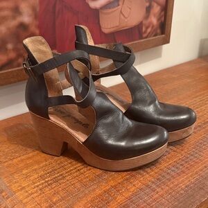 Free People Cedar Leather Clogs in black